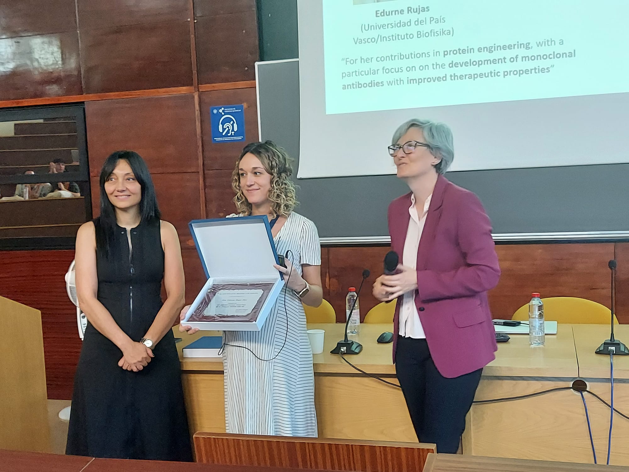 Edurne Rujas receives the "Enrique Pérez-Payá–Prospera Biotech & BCN Peptides" award for young researchers in biophysics 2 Edurne Rujas receives the "Enrique Pérez-Payá–Prospera Biotech & BCN Peptides" award for young researchers in biophysics